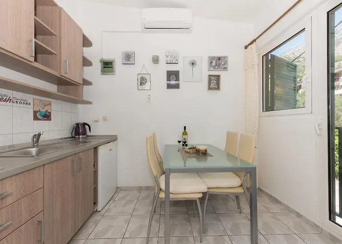 Διαμέρισμα With Parking Space Tucepi, Makarska - 6856 *